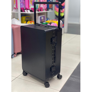 Чемодан 24 дюйма Lunary черный из поликарбоната